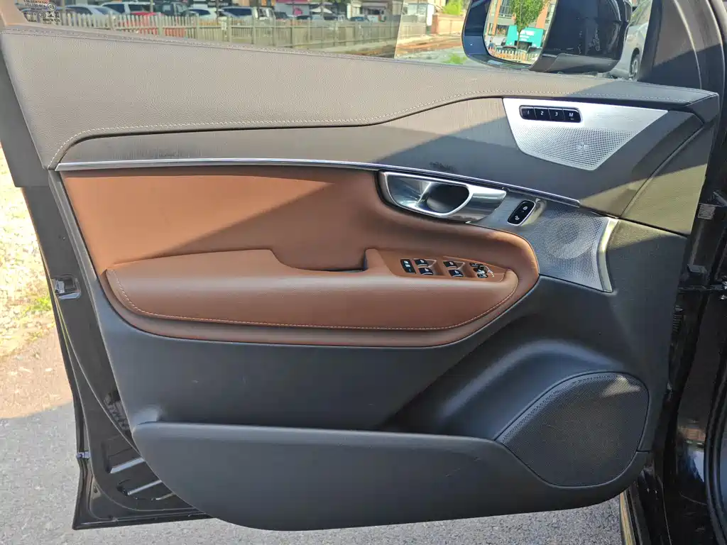 Volvo XC90 2022 — фото 12