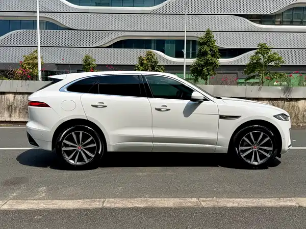 Jaguar F-PACE 2021