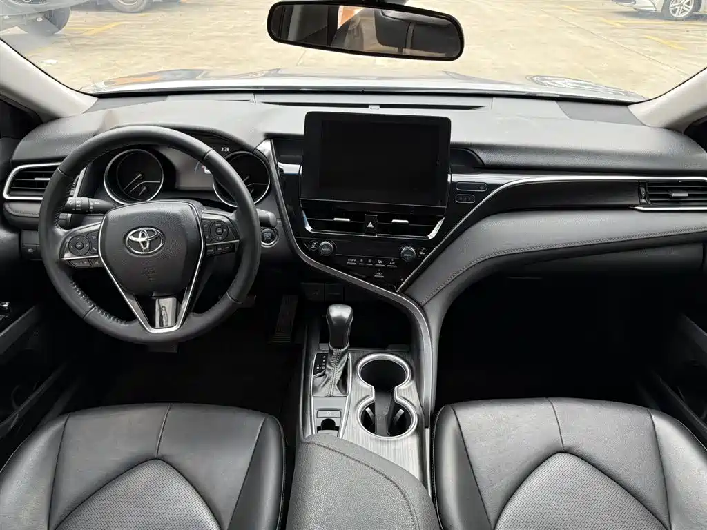 Toyota Camry 2023 — фото 6