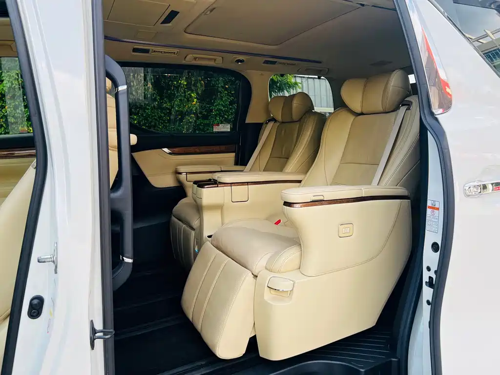 Toyota Alphard 2017 — фото 9