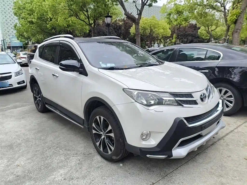 Toyota RAV4 2015 — фото 4