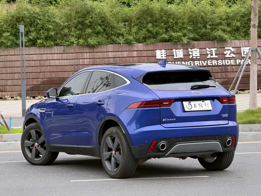 Jaguar E-PACE 2019 — фото 18