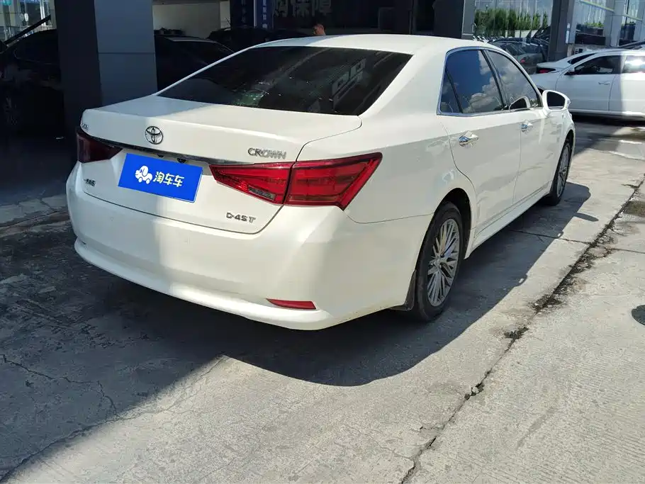 Toyota Crown 2017