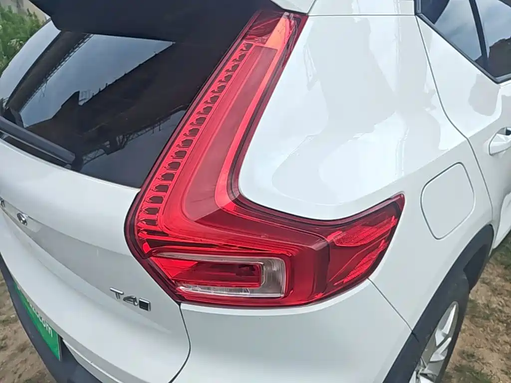 Volvo XC40 2021 — фото 8