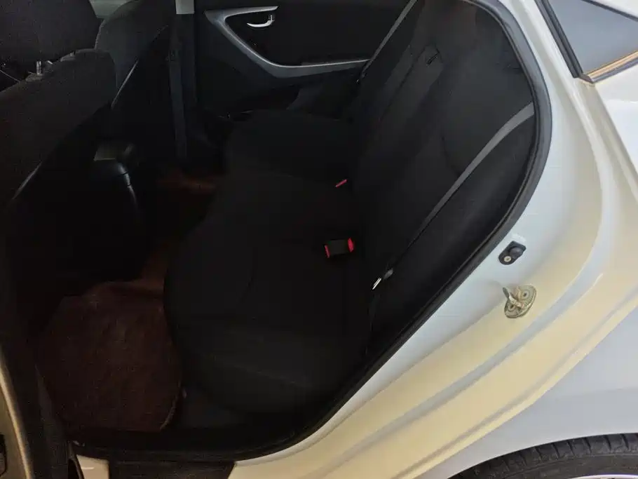 Hyundai Elantra Langdong 2015 — фото 11
