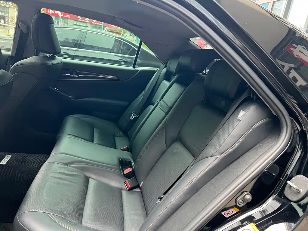 Toyota Crown 2018 — фото 18