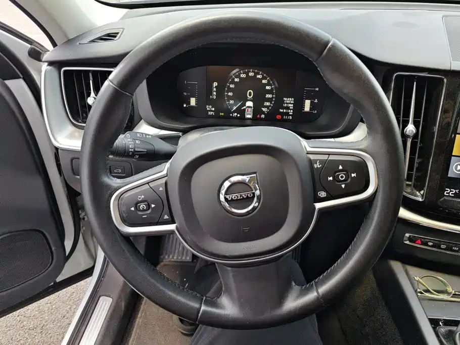 Volvo XC60 2019 — фото 15