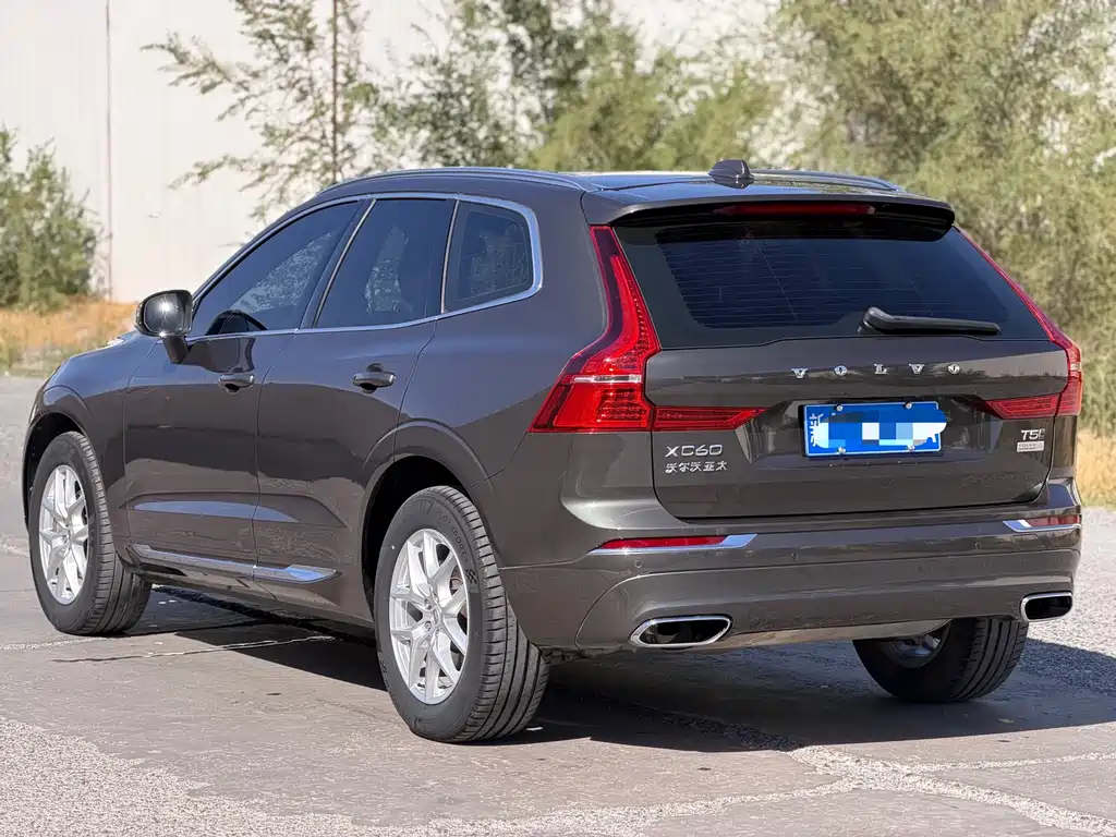 Volvo XC60 2021 — фото 9