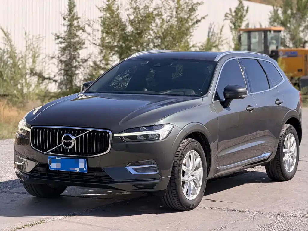 Volvo XC60 2021 — фото 1
