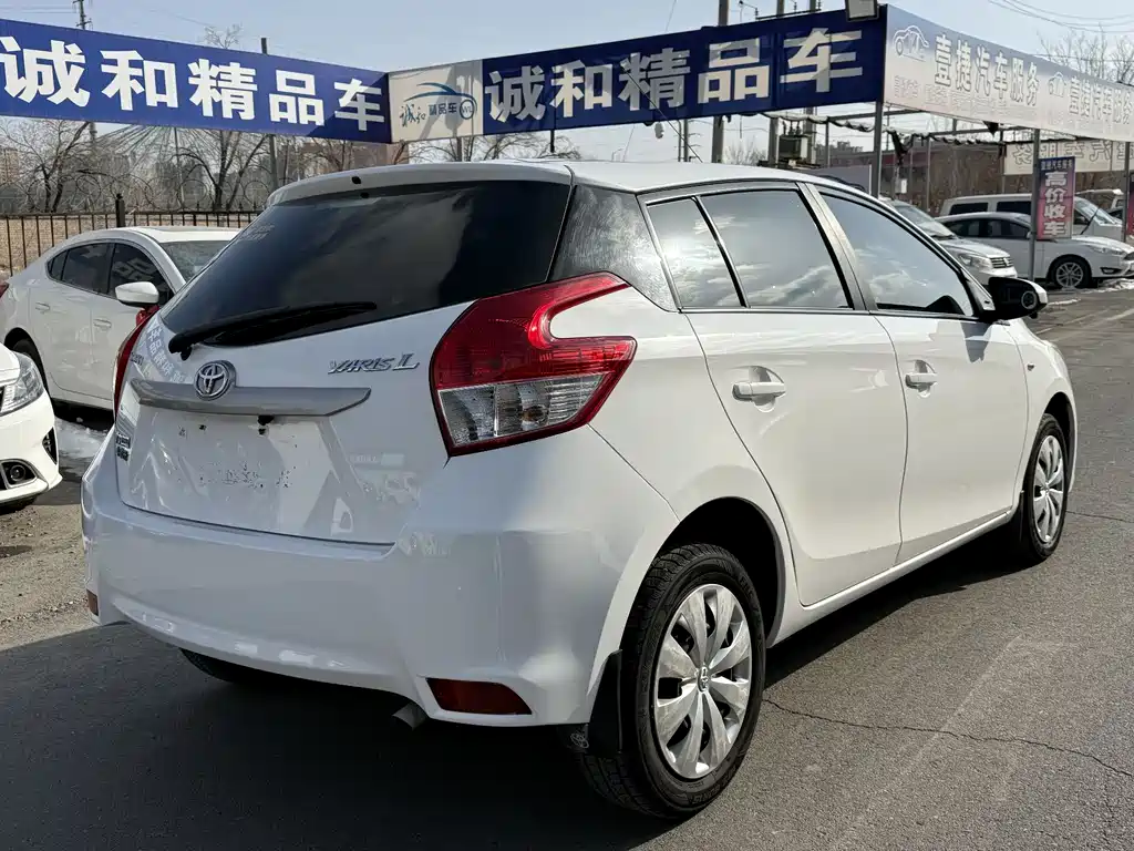 Toyota Yaris L 2016 — фото 9