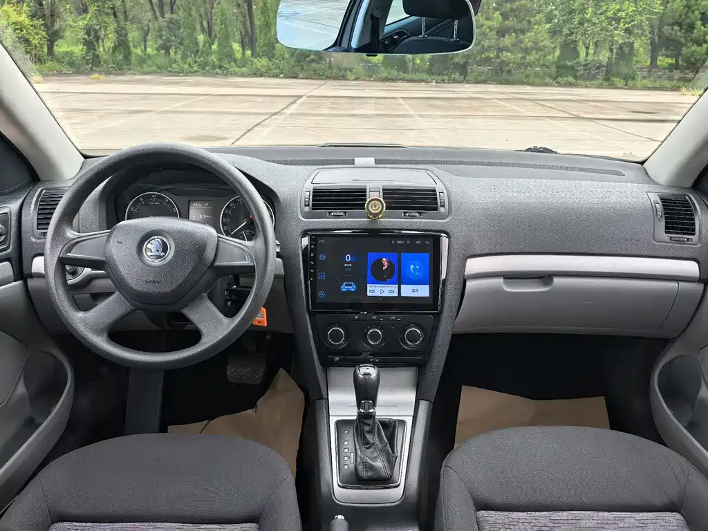 Skoda Octavia 2013 — фото 14