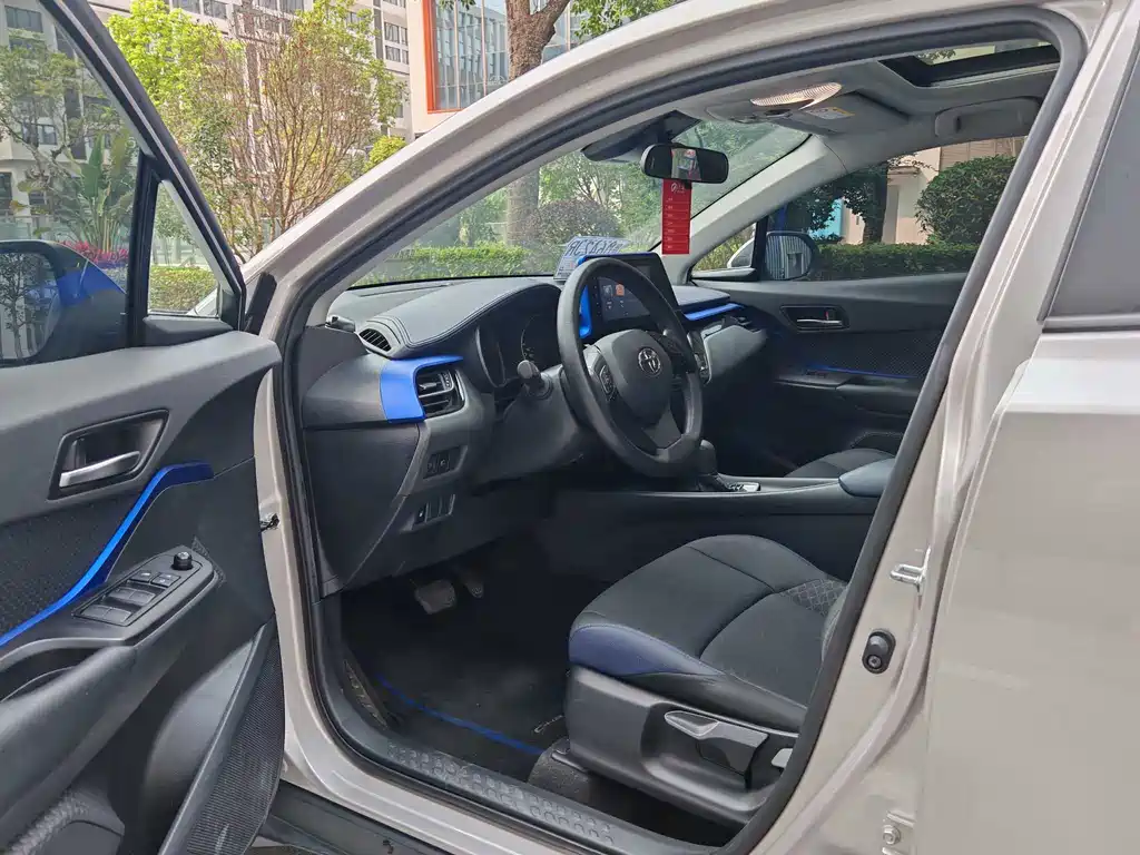 Toyota C-HR 2023 — фото 4