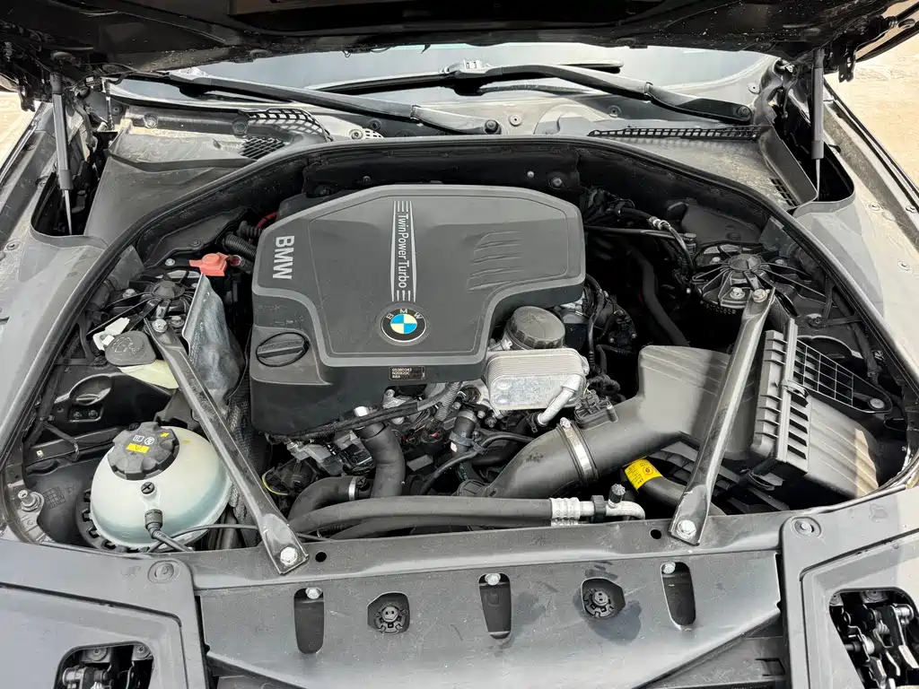 BMW 5 Series 2014 — фото 18