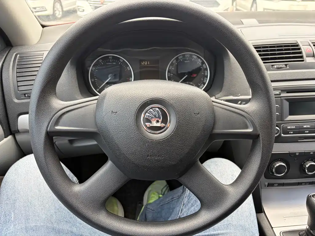 Skoda Octavia 2014 — фото 16