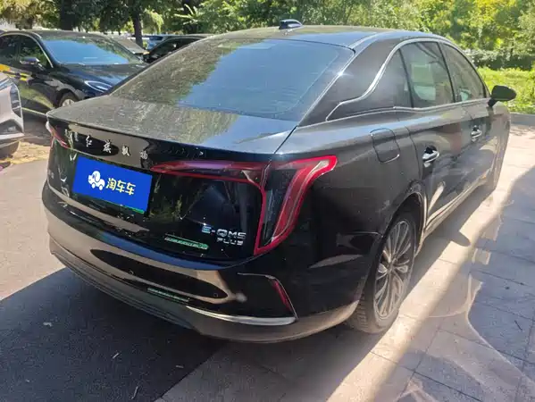 Hongqi E-QM5 2024