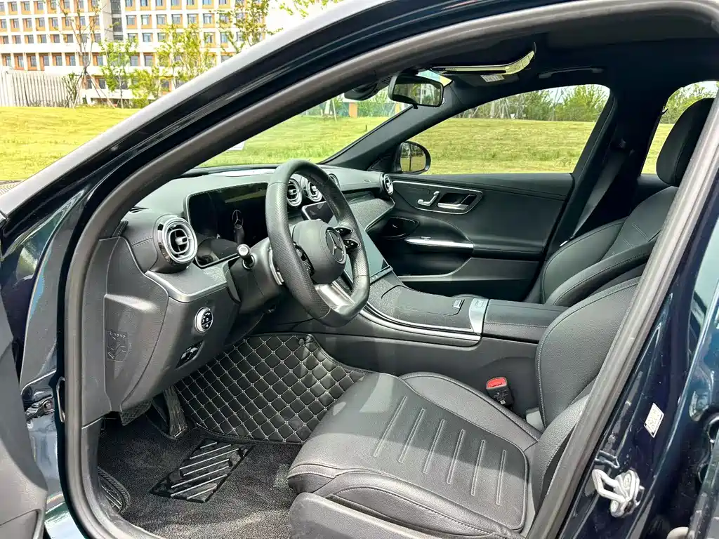 Mercedes-Benz C-Class 2023 — фото 3
