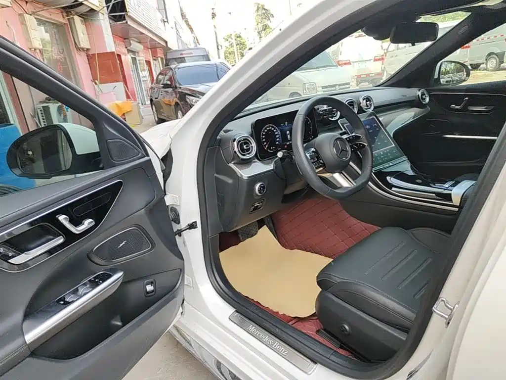 Mercedes-Benz C-Class 2023 — фото 16