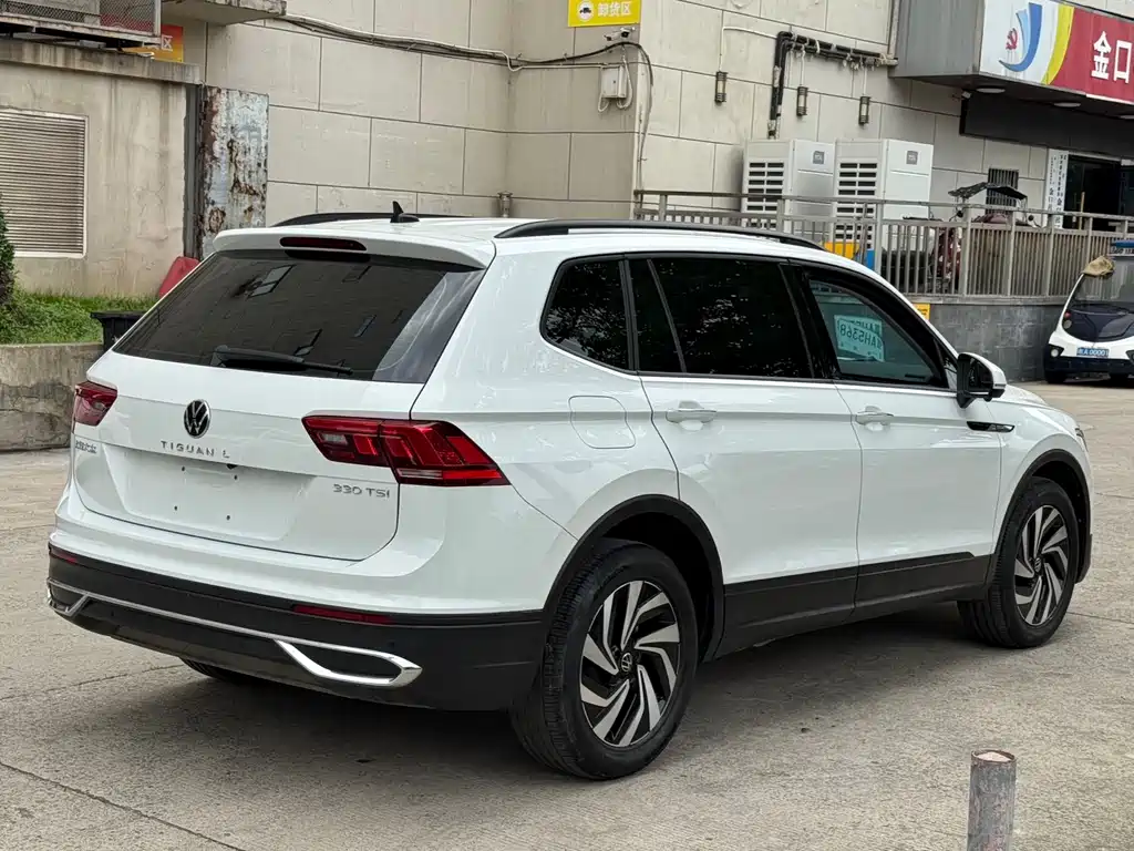 Volkswagen Tiguan L 2023 — фото 17
