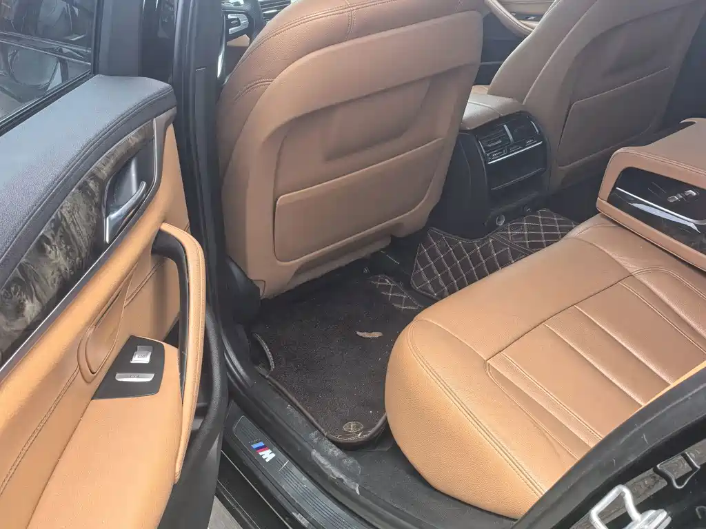 BMW 5 Series 2018 — фото 11