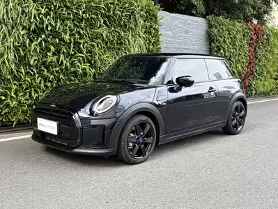 MINI MINI 2023