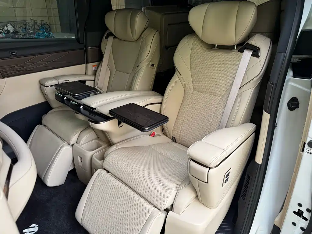 Toyota Alphard 2023 — фото 11
