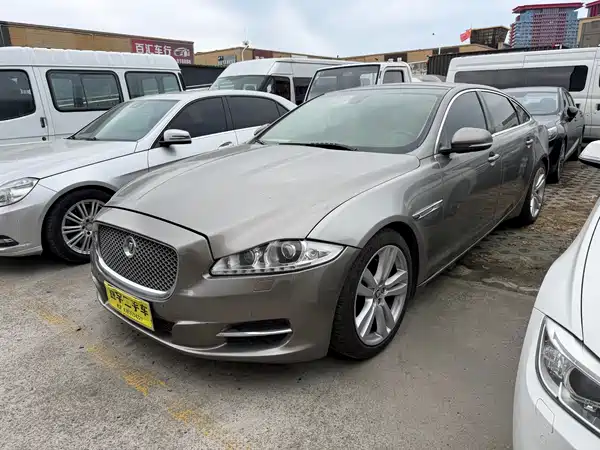 Jaguar XJ 2011