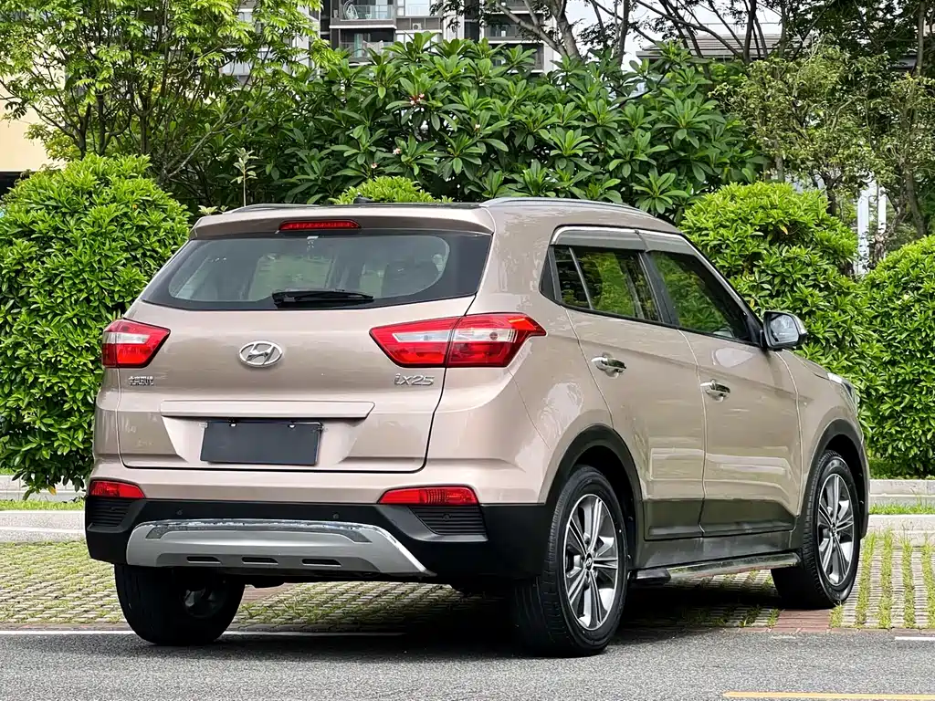 Hyundai ix25 2017 — фото 11