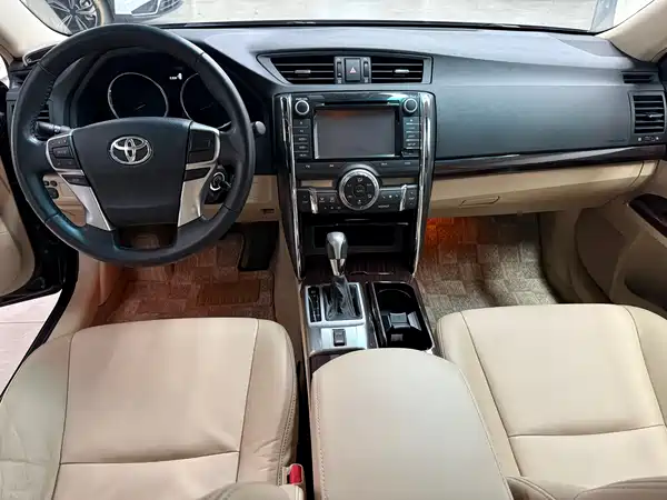 Toyota Reiz 2011