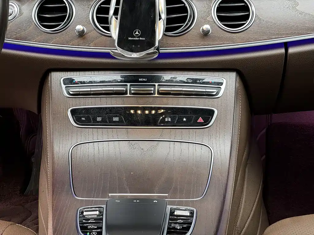 Mercedes-Benz E-Class 2021 — фото 12