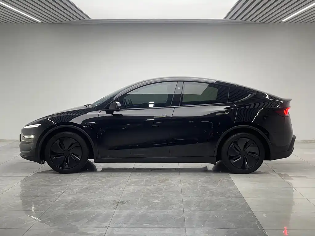Tesla Model Y 2025 — фото 7