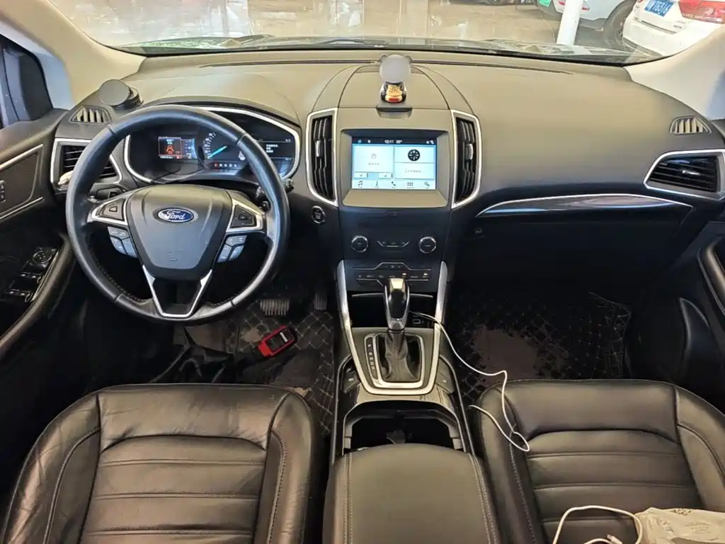 Ford Edge 2019 — фото 10