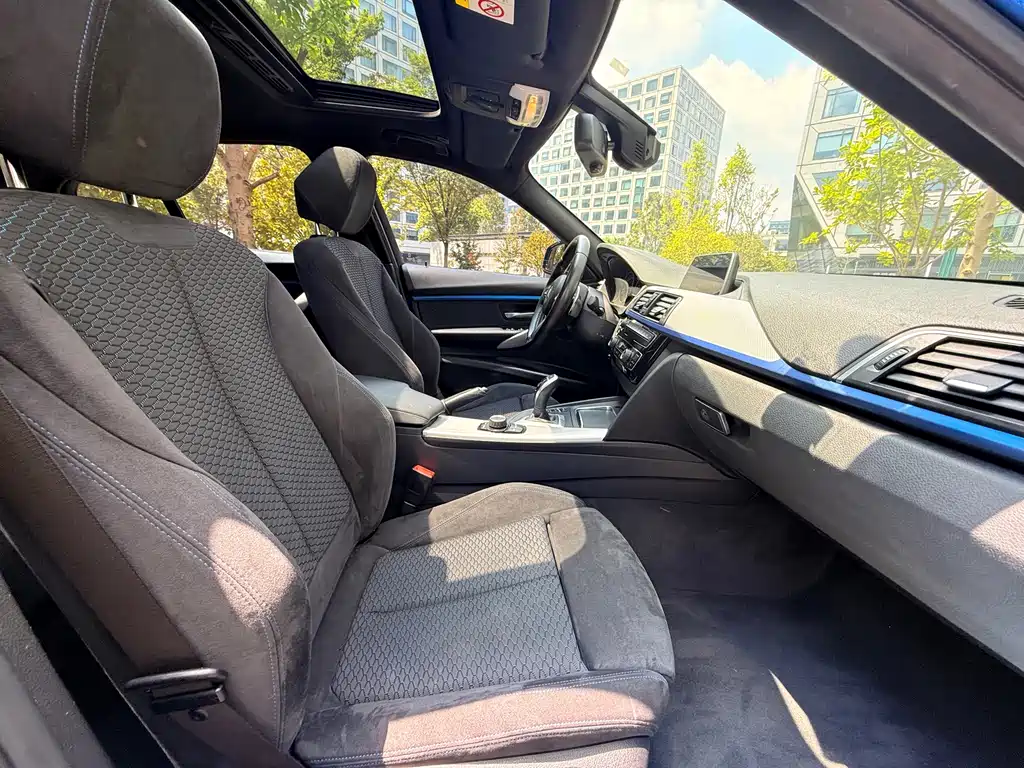 BMW 3 Series 2018 — фото 9