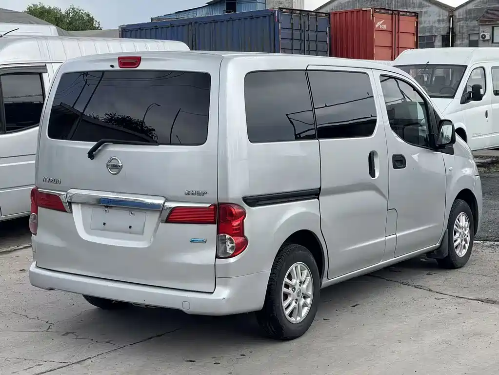 Nissan NV200 2015 — фото 11