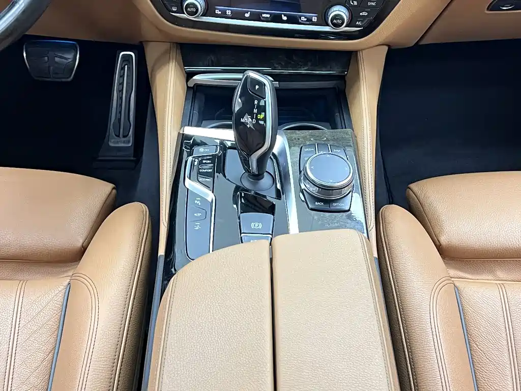BMW 6 Series GT 2018 — фото 25