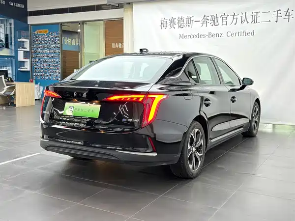 Hongqi E-QM5 2024