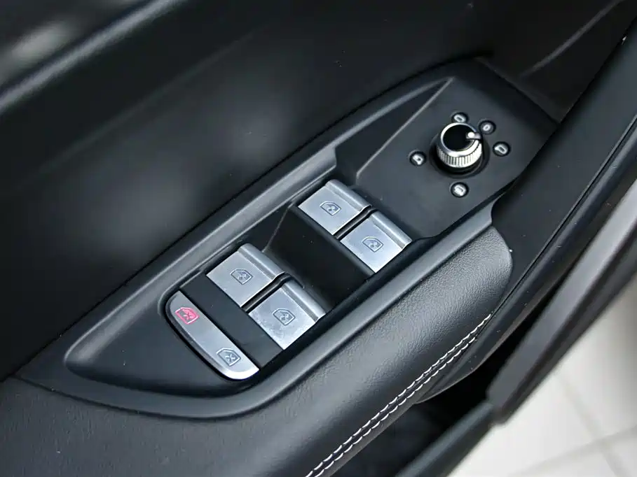 Audi Q5L 2023 — фото 23