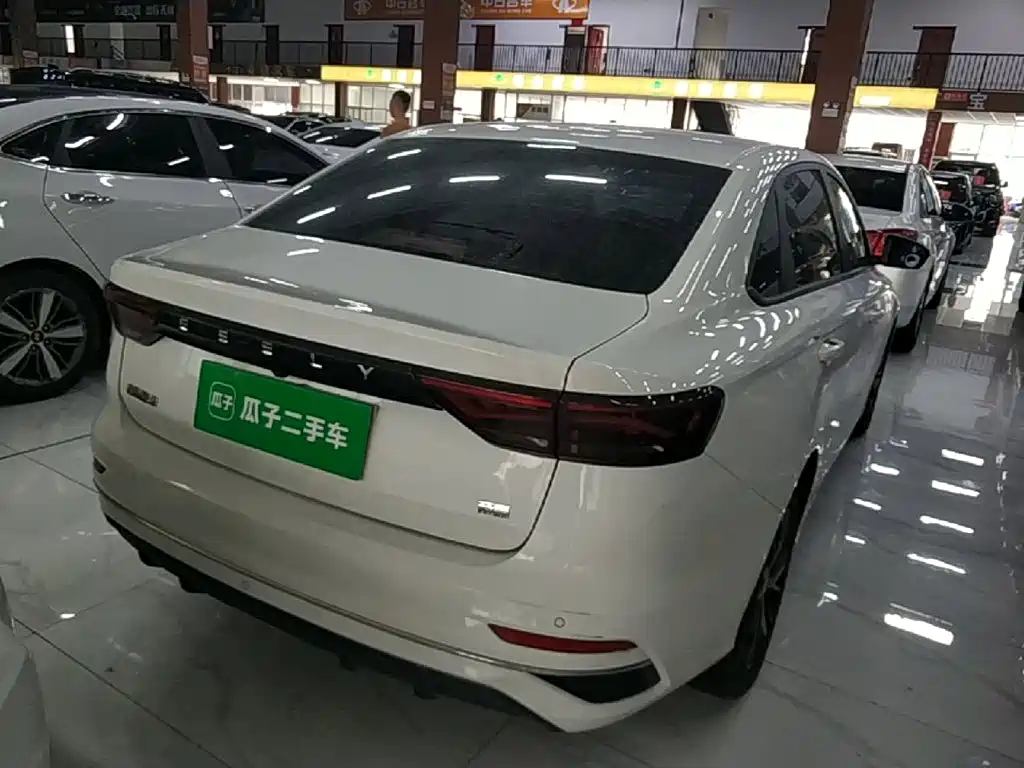 Geely Emgrand 2022