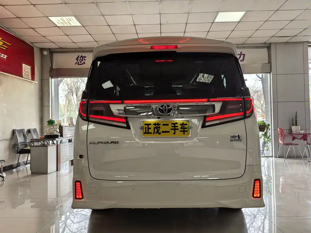 Toyota Alphard 2021 — фото 22