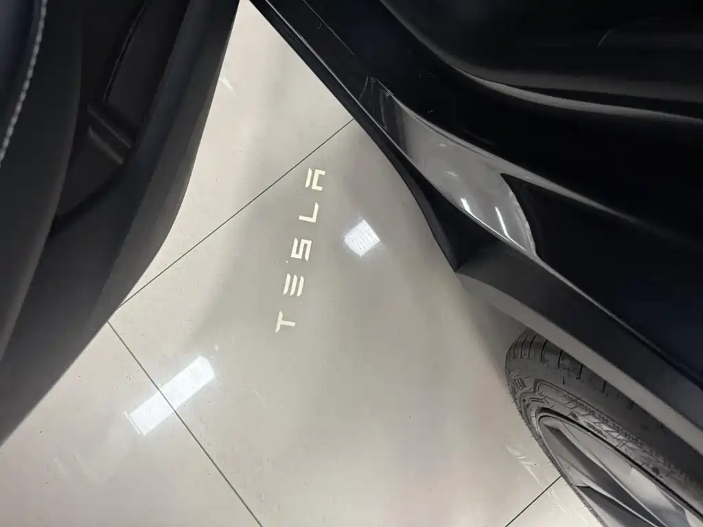 Tesla Model Y 2024 — фото 12