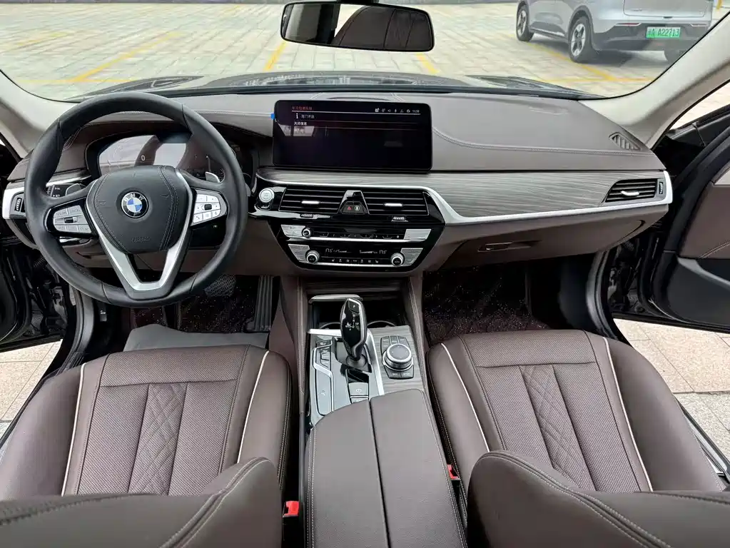 BMW 5 Series 2022 — фото 26