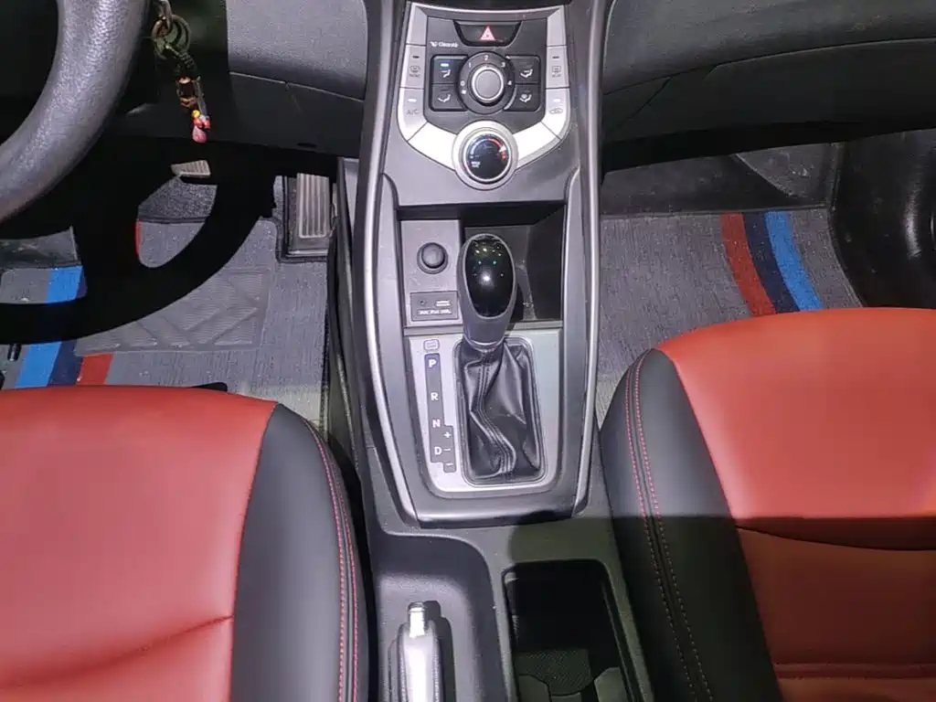 Hyundai Elantra 2017 — фото 14