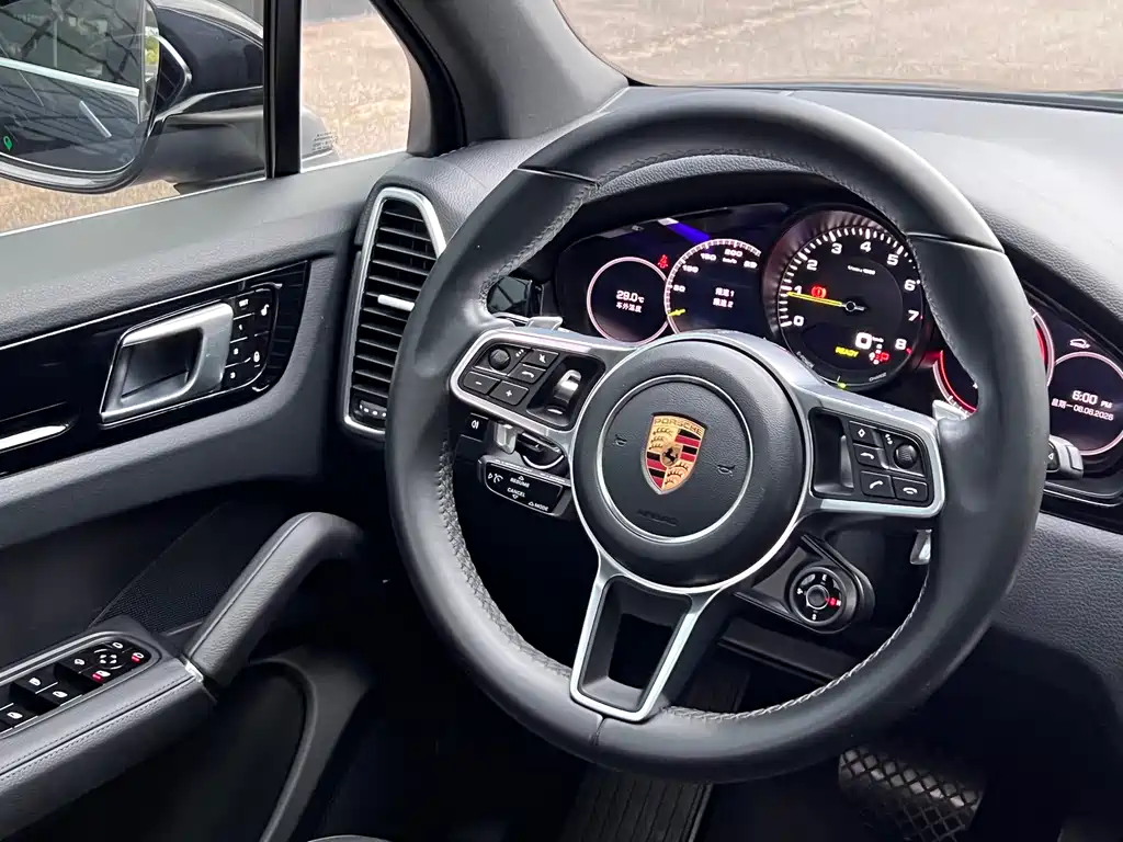 Porsche Cayenne Hybrid 2019 — фото 9
