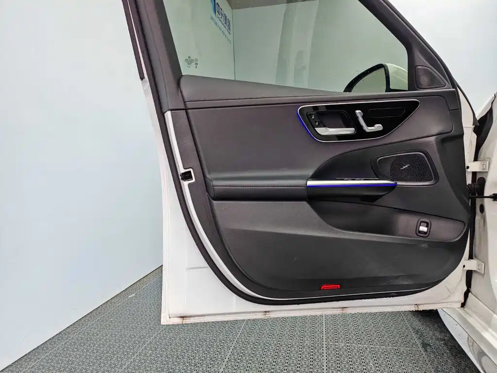 Mercedes-Benz C-Class 2024 — фото 13
