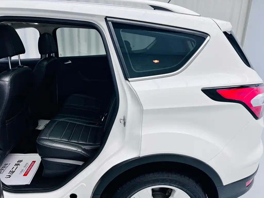 Ford Kuga 2017 — фото 22