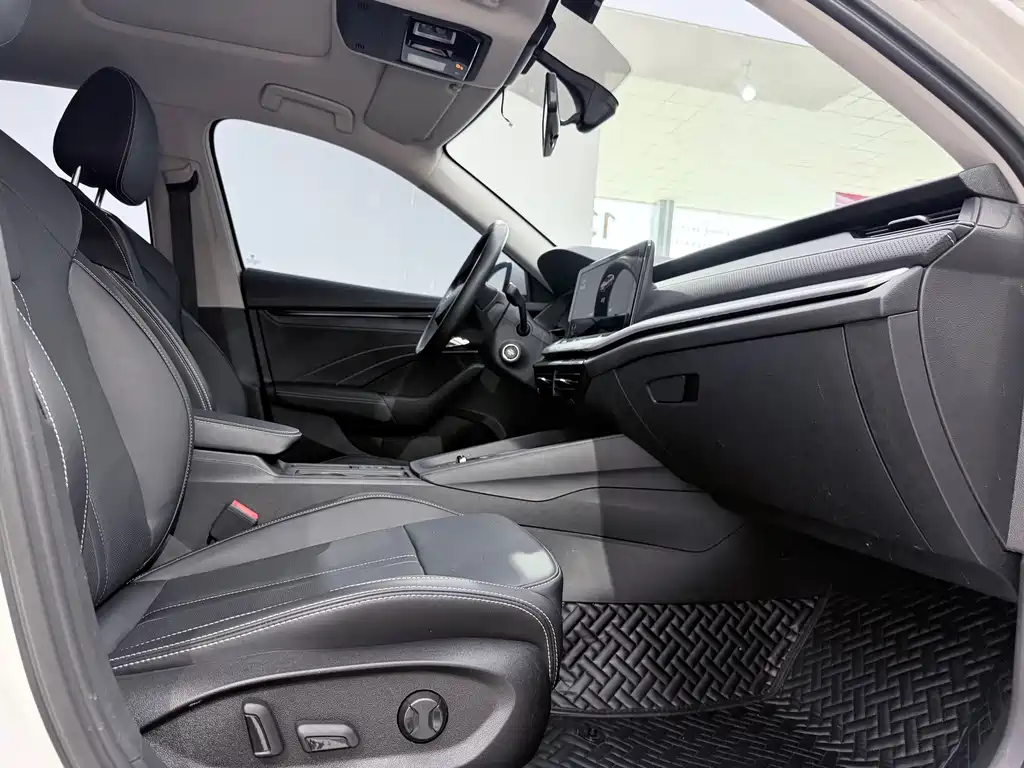 Skoda Octavia 2022 — фото 8