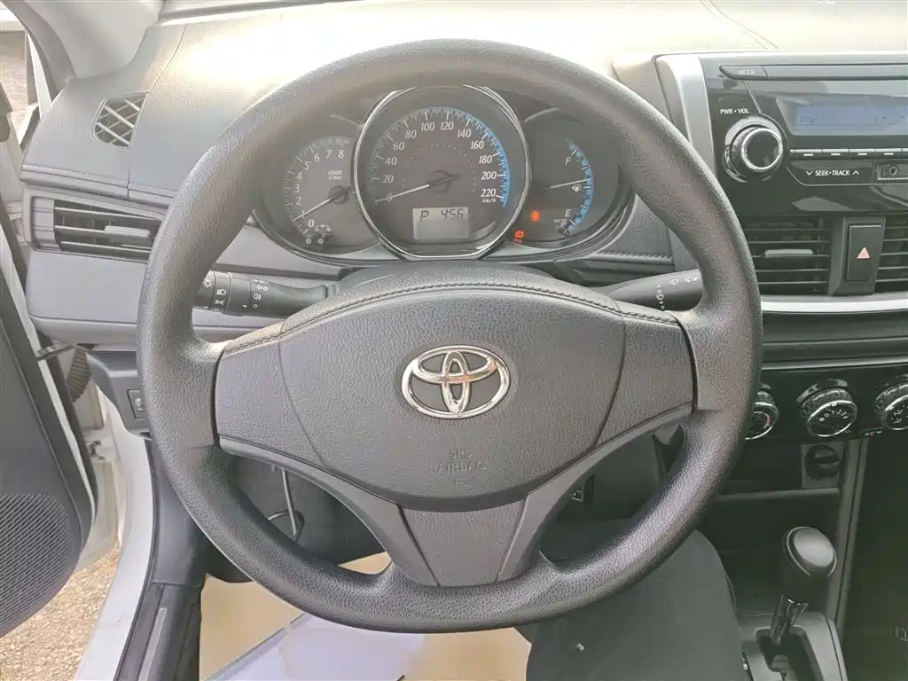 Toyota Yaris L 2018 — фото 7