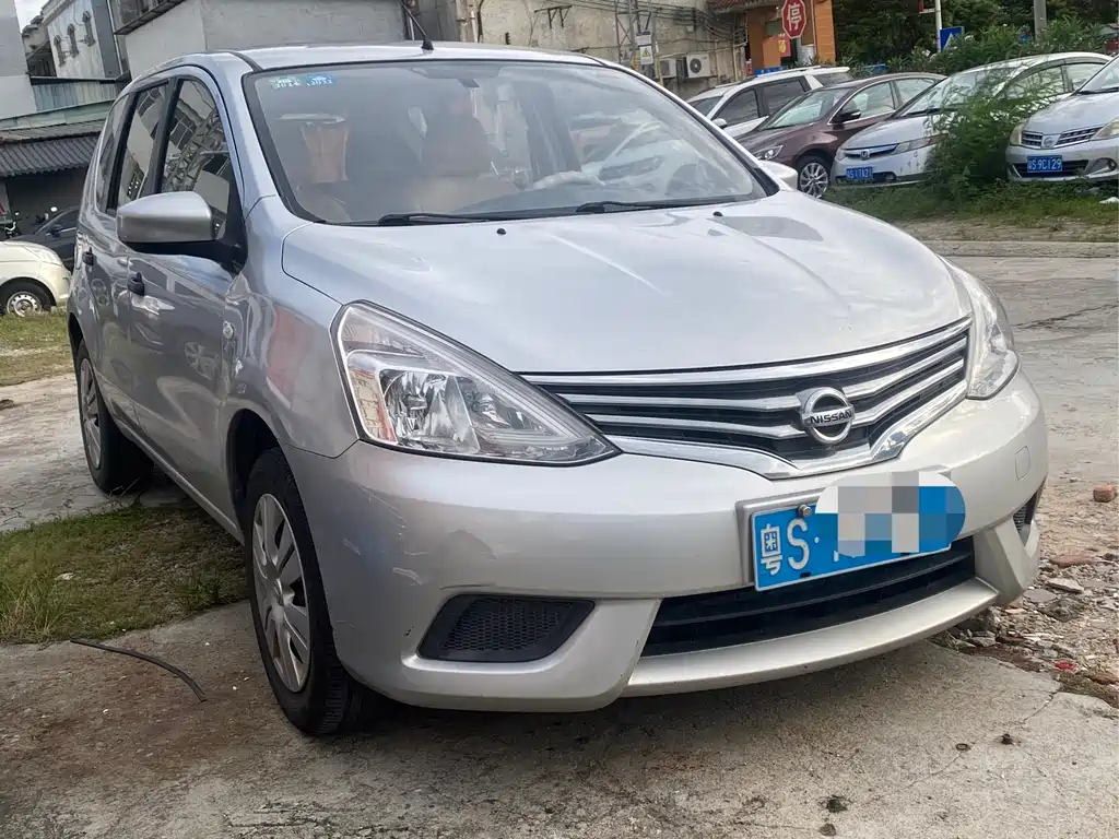 Nissan Livina 2016