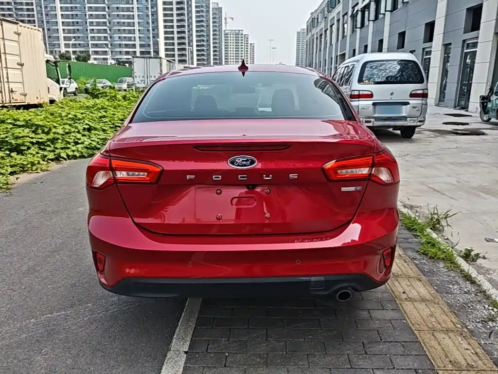 Ford Focus 2019 — фото 6