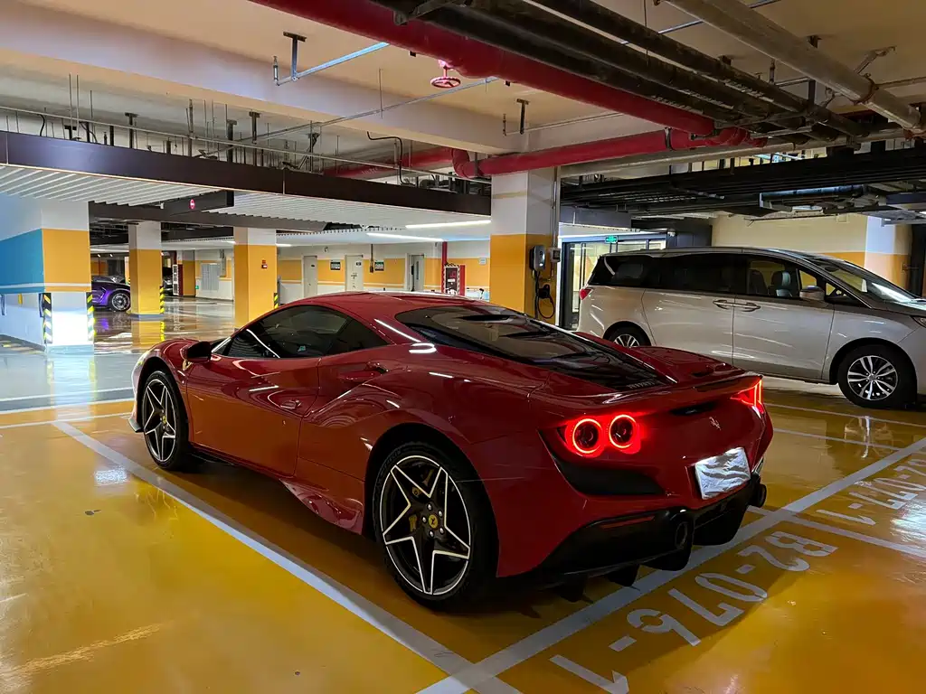 Ferrari F8 2021 — фото 6