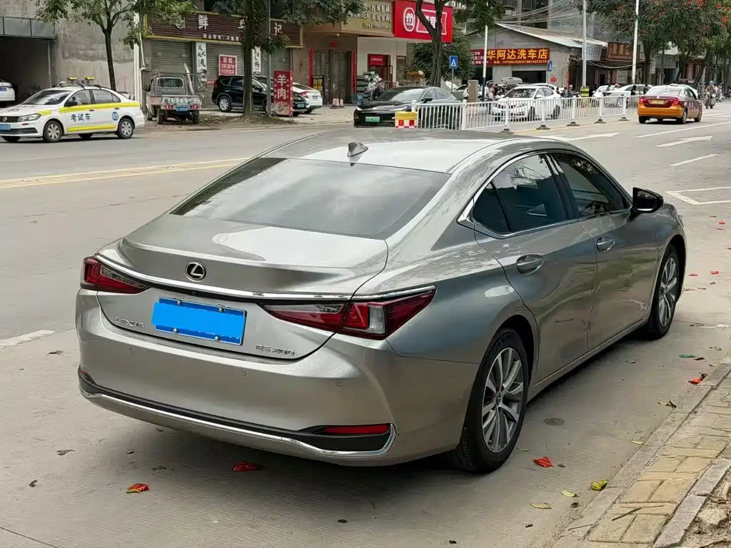Lexus ES 2020 — фото 3